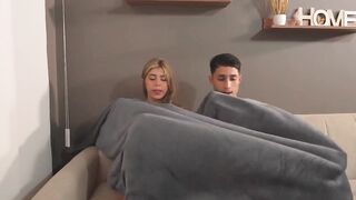 Atendiendo por turnos a la novia y hermanastra, Latinas Sub English