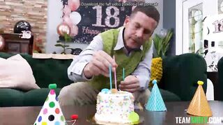 Mi sobrina ya creció. Bonito trío de cumpleaños de Junipers Sub Español