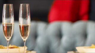 (SUB ESPAÑOL)Friends Divorced Mom Wants To Practice With Me