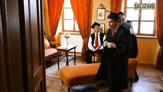 Valentina Nappi Los estudiantes tienen una compañera que se deja follar sus 2 agujeros Sub es