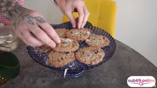 Fóllate a tu hijastro mientras tu esposo mira - sub español