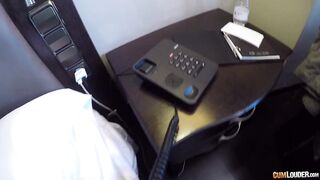 Paola Guerra Comprando su coñito a la camarera puta del hotel Esp