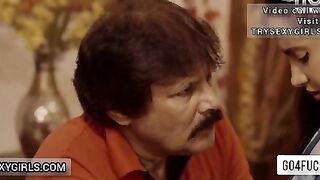 Esposa Caliente India Engaña Con El Padre De Su Marido.