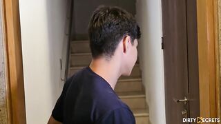 KATHY LEE -MI HIJO SE MASTURBA VIÉNDOME FOLLAR CON UN DESCONOCIDO QUE ENTRÓ A MI CASA