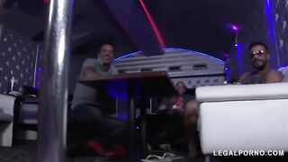 Sexo en grupo gangbang doble penetración. Gina Gerson