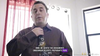 Mi madre se pone cachonda y me la follo cuando papá se va a trabajar