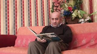 Jovencita manoseada por el padrastro