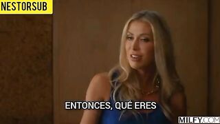 La insaciable Holly seduce al camarero y a su novia Leana sub español.sub español