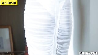 ANNA KOLBA- Una MILF loca por el sexo se vuelve loca por un pene grande. Sub español