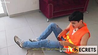 Hice las reparaciones y me follo por el culo a la dueña latina