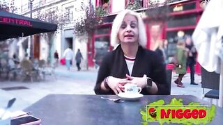 Madura divorciada de Bélgica viene a España a por sexo anal interracial