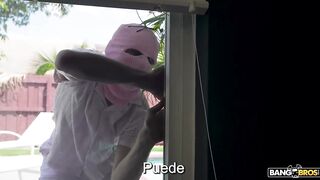 La tetona mama Sinatra Monroe atrapa y castiga al ladron amigo de su hijo