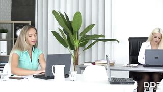 Blondie Fesser Briana Banderas La secretaria quiere hacer meritos Sub Esp