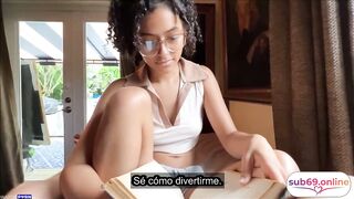 Pequeña hermanastra nerd aprende a tener sexo | Dani Diaz