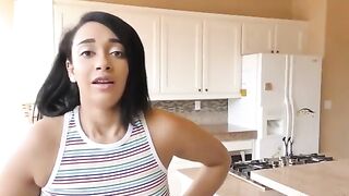 Emori Pleezer, creo que mi prima necesita masaje en las nalgas