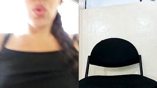 Nalgonasex, vendedora de sex shop mata su aburrimiento a puro pajazos vaginales