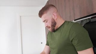 La culona Paola Hard folla en la fiesta del cole