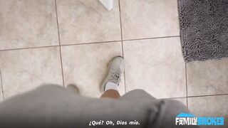 “Quiero sentir tu polla en mi útero” - La nueva MILF Kitt Jones adora ser dominada