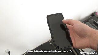 Disfrutando del mejor amigo de mi hijo - Mercedes Carrera