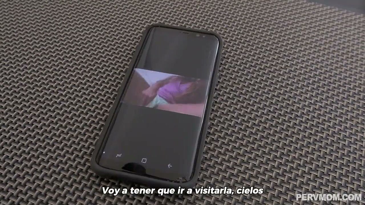 Disfrutando del mejor amigo de mi hijo - Mercedes Carrera