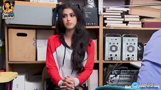 Roba prendas para que la arresten y abusen de ella, es lo que la pone caliente.... Sub