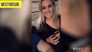 Elania y Shaun - Rubia y atractiva esposa se estira- esposa caliente sub español