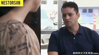 Rachael starr atendiendo el marido de la clienta sub español