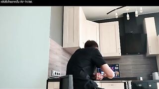 eva elfie Chica adolescente infiel follada mientras su novio está en el portátil