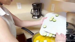 Crystal clark mi madrastra me enseña a cocinar sub español