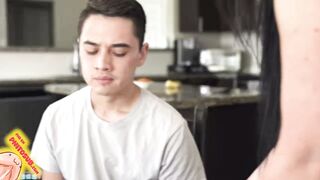 Tia puta adicta al semen seduce a su hijito Sub Español