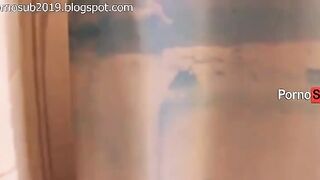 Espiando a mamá mientras se ducha y la termino follando