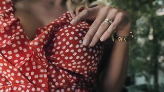 La mamá de un amigo- Cory Chase