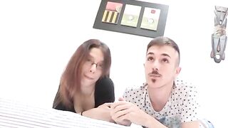 Una fashion girl es follada por un par de actores porno