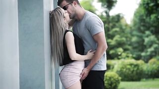 ¡La Chica Caliente Y Sexy Nesty Es Seguida Y Follada!