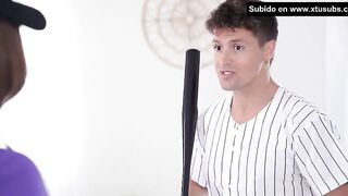 Mi hermanastra me enseña a batear