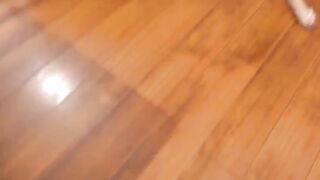 La pequeña - Kiley Jay - es follada por su pequeño coño apretado