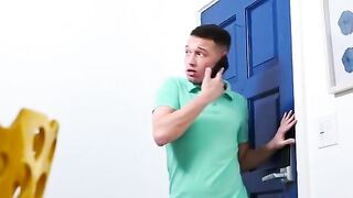 Chloe Cooper, de grandes tetas naturales, los rebota sobre una polla dura