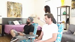 Kendra se folla al amigo de su hijo