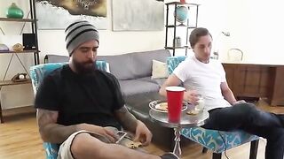 Kendra se folla al amigo de su hijo