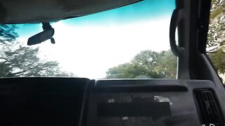 El culo de Essie hace que nieve en el autobús