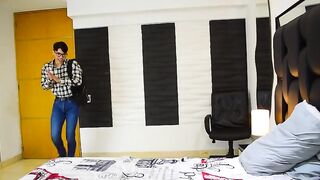 Nerd fantasea con follarse a una culona