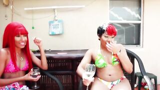 Jayla Foxx ,Vicki - chupar y ser follada por 2 grandes pollas negras