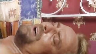 La directora,la recepcionista y el botones