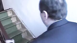 Dulce jovencita busca abuelete