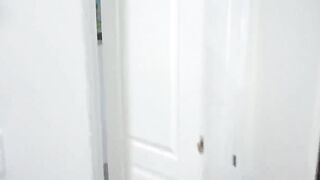 Mi Hijastra Me Espía Mientras Me Baño, Y Me La Follo sub