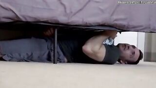 le echa crema a su hijastro sub